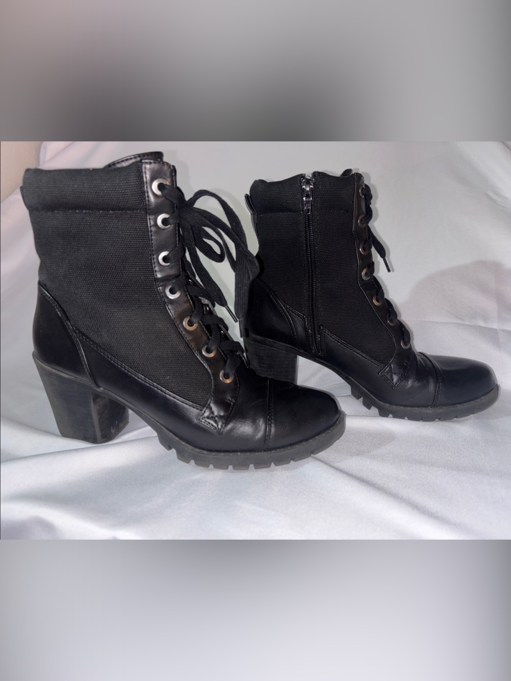 XOXO Cade Lace-up boots